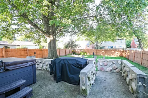 Exterior - 7825 Plainfield Rd, Deer Park, OH 45236 photo 5 of 6