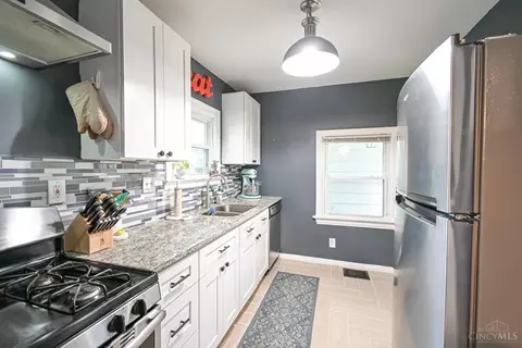 Kitchen - 7825 Plainfield Rd, Deer Park, OH 45236 photo 1 of 2