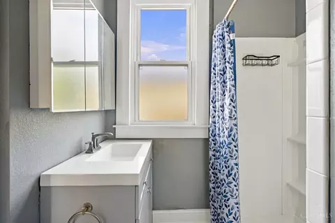 Bath - 6026 Hamilton Ave, Cincinnati, OH 45224 photo 2 of 2