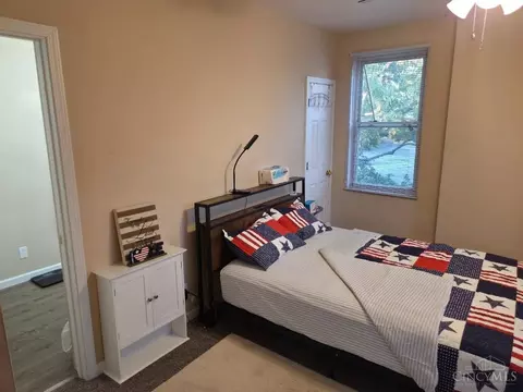 Bedroom - 1222 Sunset Ave, Cincinnati, OH 45205 photo 1 of 3