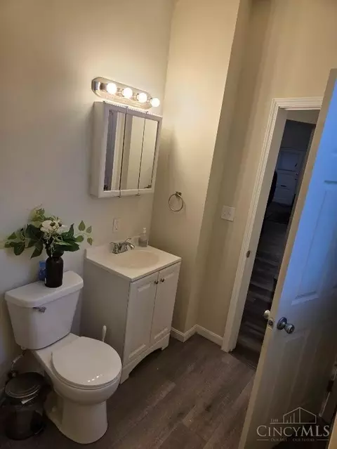 Bath - 1222 Sunset Ave, Cincinnati, OH 45205 photo 3 of 3