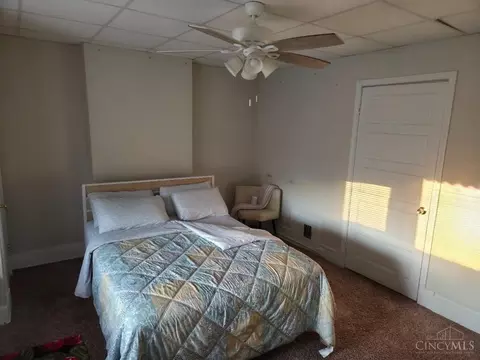 Bedroom - 1222 Sunset Ave, Cincinnati, OH 45205 photo 3 of 3