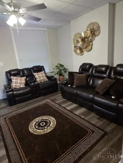 Living - 1222 Sunset Ave, Cincinnati, OH 45205 photo 1 of 2