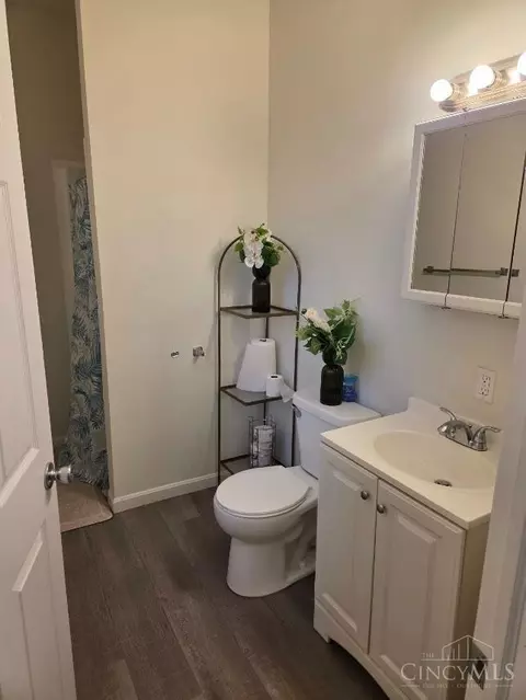 Bath - 1222 Sunset Ave, Cincinnati, OH 45205 photo 1 of 3