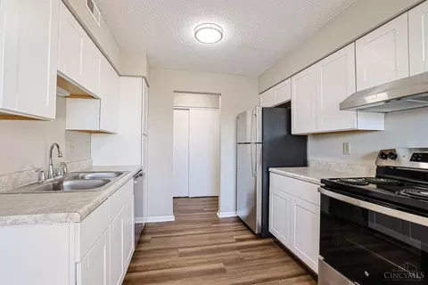 Kitchen - 3920 Mack Rd, Fairfield, OH 45014 photo 3 of 4
