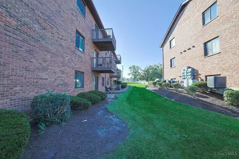 Exterior - 3920 Mack Rd, Fairfield, OH 45014 photo 6 of 7
