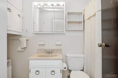 Bath - 4625 Eddy Dr, Cincinnati, OH 45244 photo 1 of 1