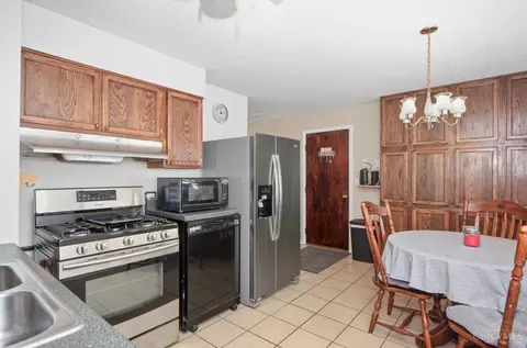 Kitchen - 4625 Eddy Dr, Cincinnati, OH 45244 photo 2 of 2