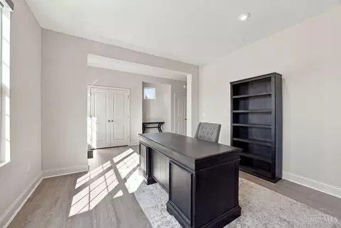 Entry Way - 969 Crestpoint Ct, Cincinnati, OH 45245 photo 2 of 3