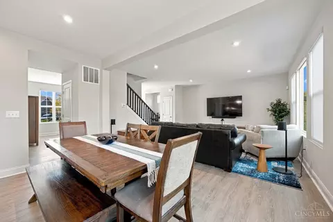 Dining - 969 Crestpoint Ct, Cincinnati, OH 45245 photo 3 of 4