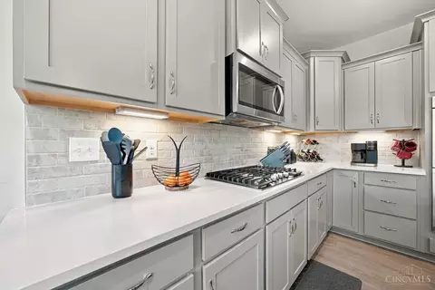 Kitchen - 969 Crestpoint Ct, Cincinnati, OH 45245 photo 6 of 7