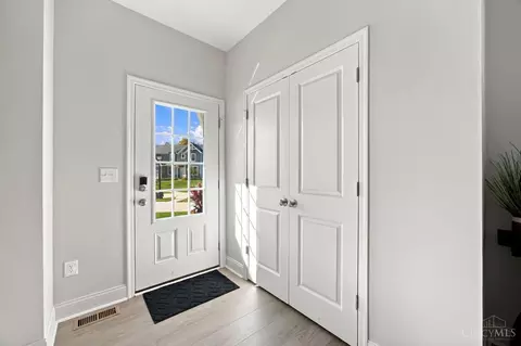 Entry Way - 969 Crestpoint Ct, Cincinnati, OH 45245 photo 1 of 3