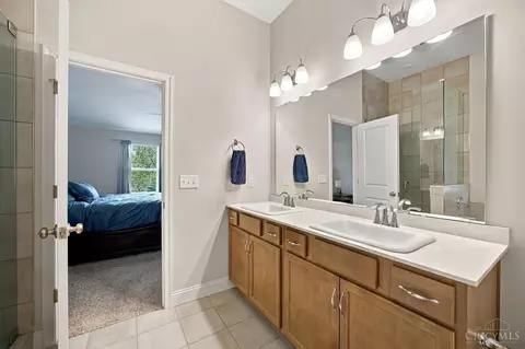 Bath - 969 Crestpoint Ct, Cincinnati, OH 45245 photo 3 of 5