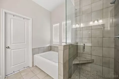 Bath - 969 Crestpoint Ct, Cincinnati, OH 45245 photo 4 of 5