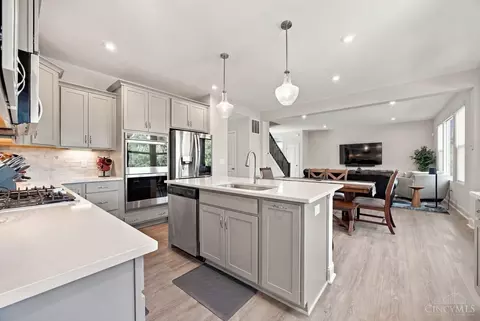 Kitchen - 969 Crestpoint Ct, Cincinnati, OH 45245 photo 1 of 7