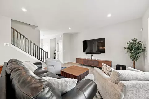 Living - 969 Crestpoint Ct, Cincinnati, OH 45245 photo 1 of 4
