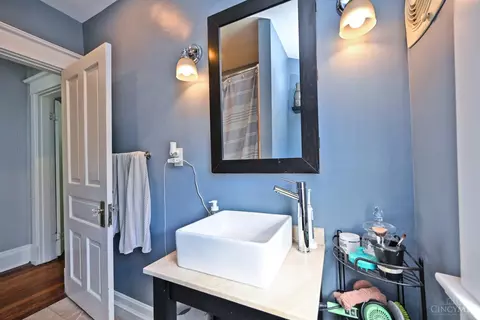 Bath - 3147 Willis Ave, Cincinnati, OH 45208 photo 3 of 3