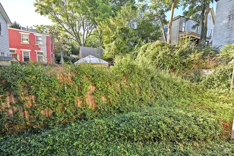 Exterior - 434 Ada St, Cincinnati, OH 45219 photo 6 of 8