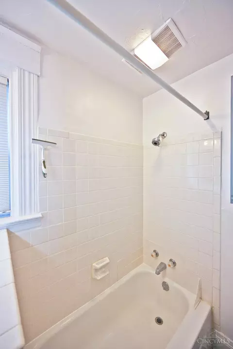 Bath - 434 Ada St, Cincinnati, OH 45219 photo 4 of 4