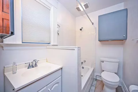 Bath - 434 Ada St, Cincinnati, OH 45219 photo 3 of 4