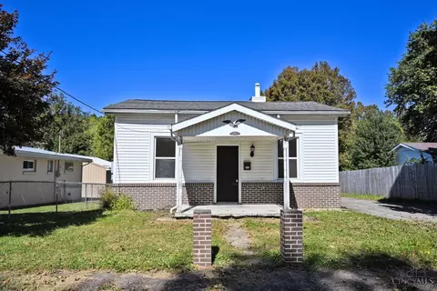 25 Eighth St, Manchester, OH 45144
