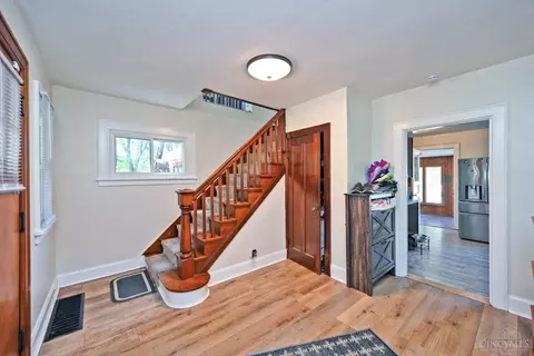 Entry Way - 6878 Beechmont Ave, Cincinnati, OH 45230 photo 2 of 4