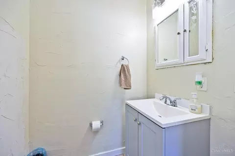 Bath - 6878 Beechmont Ave, Cincinnati, OH 45230 photo 1 of 4
