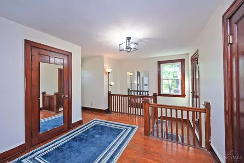 Entry Way - 6878 Beechmont Ave, Cincinnati, OH 45230 photo 4 of 4