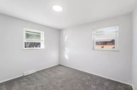 Bedroom - 9237 Orangewood Dr, Cincinnati, OH 45231 photo 1 of 8