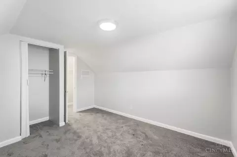 Bedroom - 9237 Orangewood Dr, Cincinnati, OH 45231 photo 5 of 8