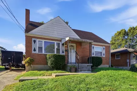 Exterior - 9237 Orangewood Dr, Cincinnati, OH 45231 photo 4 of 10