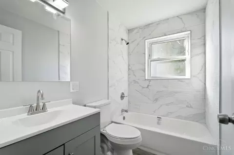 Bath - 9237 Orangewood Dr, Cincinnati, OH 45231 photo 1 of 2