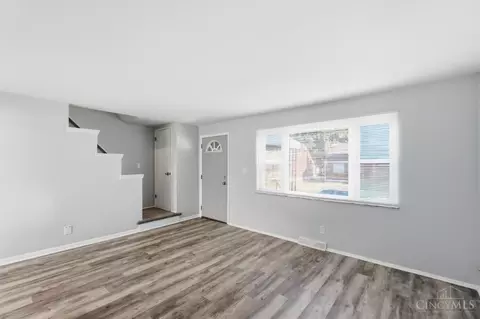 Living - 9237 Orangewood Dr, Cincinnati, OH 45231 photo 2 of 3