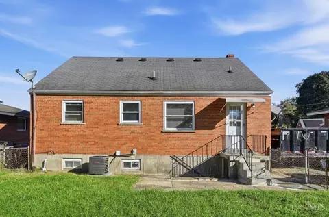 Exterior - 9237 Orangewood Dr, Cincinnati, OH 45231 photo 6 of 10