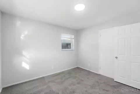 Bedroom - 9237 Orangewood Dr, Cincinnati, OH 45231 photo 2 of 8