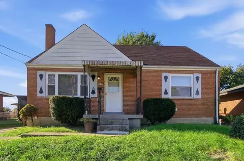Exterior - 9237 Orangewood Dr, Cincinnati, OH 45231 photo 2 of 10