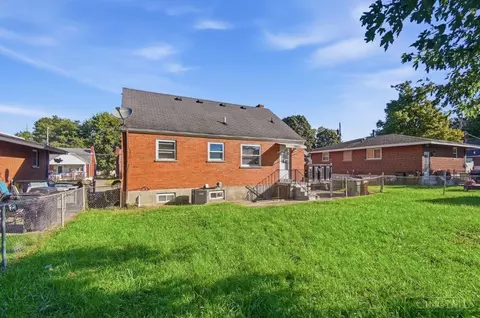 Exterior - 9237 Orangewood Dr, Cincinnati, OH 45231 photo 8 of 10