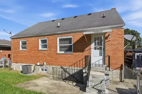 Exterior - 9237 Orangewood Dr, Cincinnati, OH 45231 photo 7 of 10