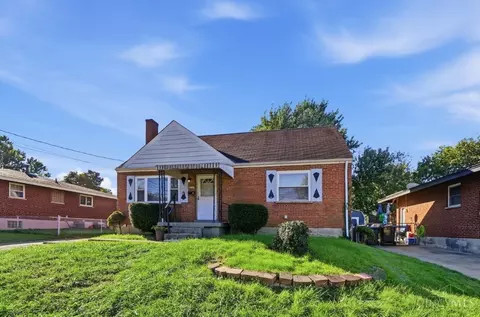 Exterior - 9237 Orangewood Dr, Cincinnati, OH 45231 photo 3 of 10