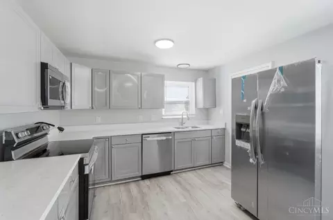 Kitchen - 9237 Orangewood Dr, Cincinnati, OH 45231 photo 2 of 3