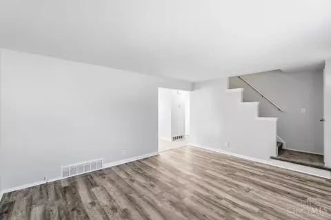 Living - 9237 Orangewood Dr, Cincinnati, OH 45231 photo 3 of 3