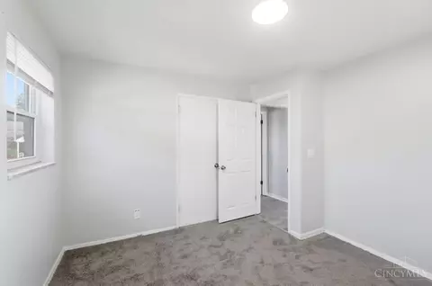 Bedroom - 9237 Orangewood Dr, Cincinnati, OH 45231 photo 3 of 8