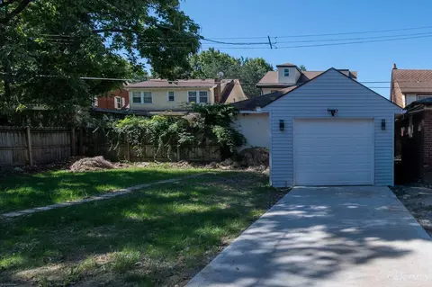 Exterior - 3947 Warwick Ave, Cincinnati, OH 45229 photo 2 of 4