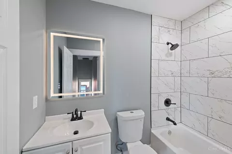 Bath - 3947 Warwick Ave, Cincinnati, OH 45229 photo 5 of 5