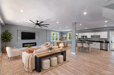 Living - 3947 Warwick Ave, Cincinnati, OH 45229 photo 1 of 6