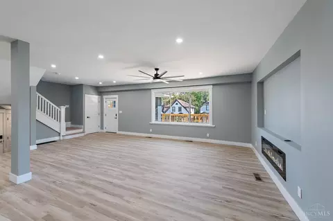 Living - 3947 Warwick Ave, Cincinnati, OH 45229 photo 3 of 6