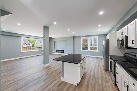 Living - 3947 Warwick Ave, Cincinnati, OH 45229 photo 4 of 6