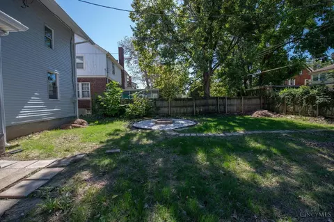 Exterior - 3947 Warwick Ave, Cincinnati, OH 45229 photo 3 of 4