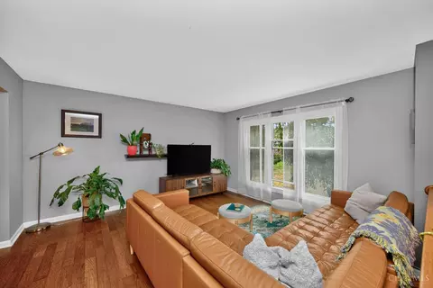 Living - 4229 Cannon Gate Dr, Cincinnati, OH 45245 photo 1 of 4