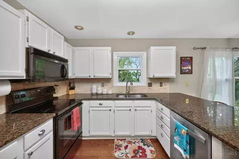 Kitchen - 4229 Cannon Gate Dr, Cincinnati, OH 45245 photo 2 of 2